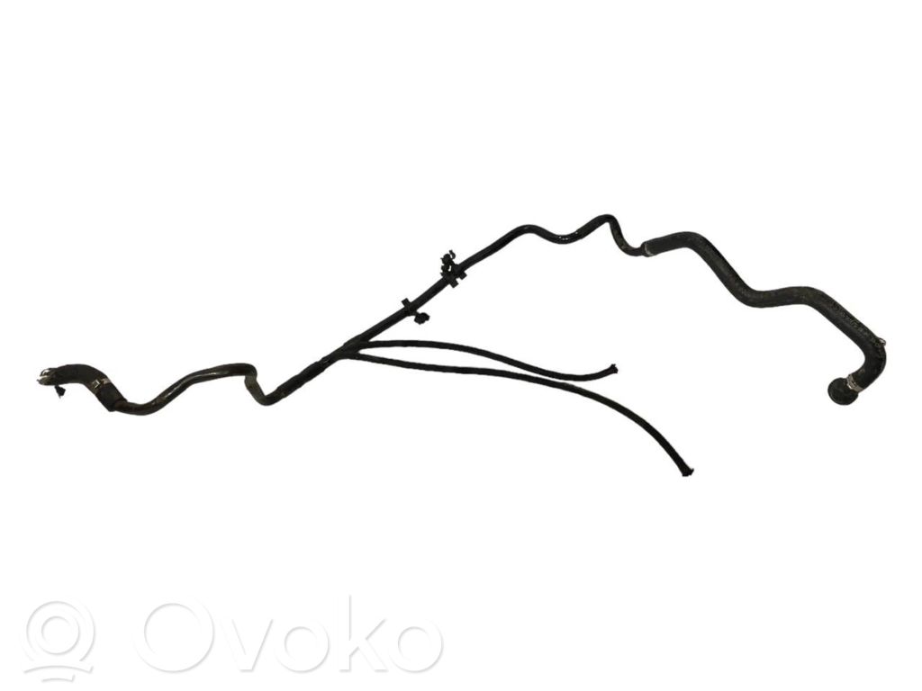 Caurulīte (-es) / šļūtene (-es)