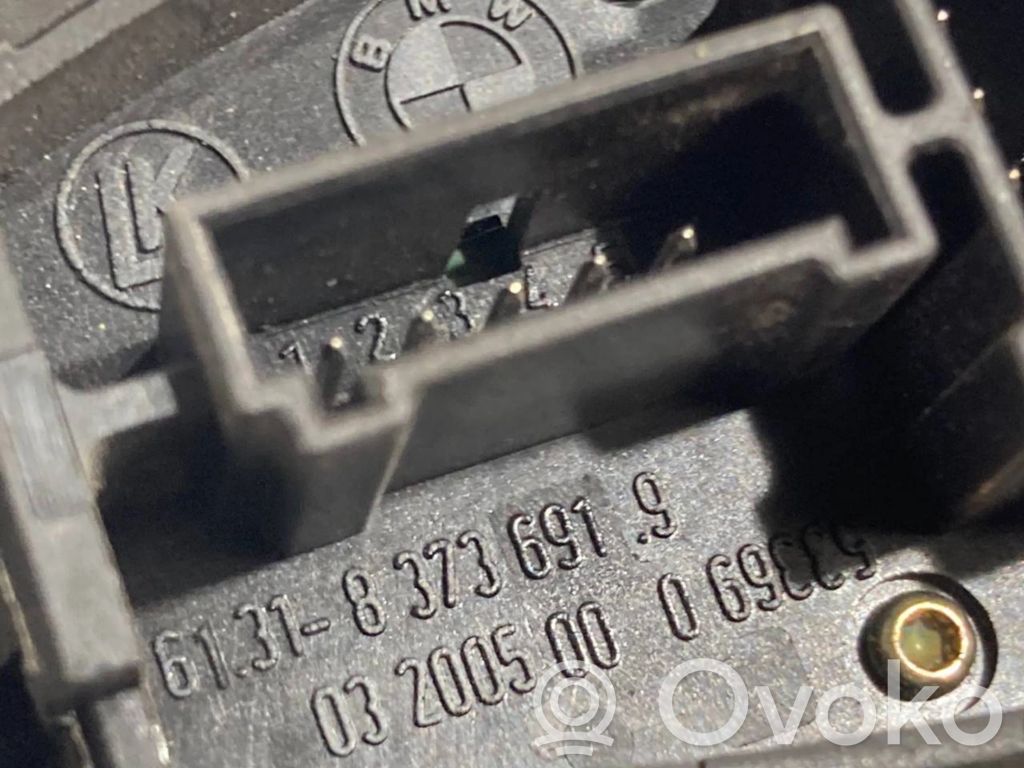 Sānu spoguļu slēdzis