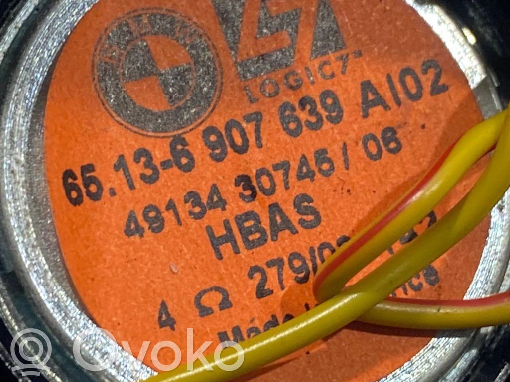 Skaļrunis (-i) pakaļējās durvīs