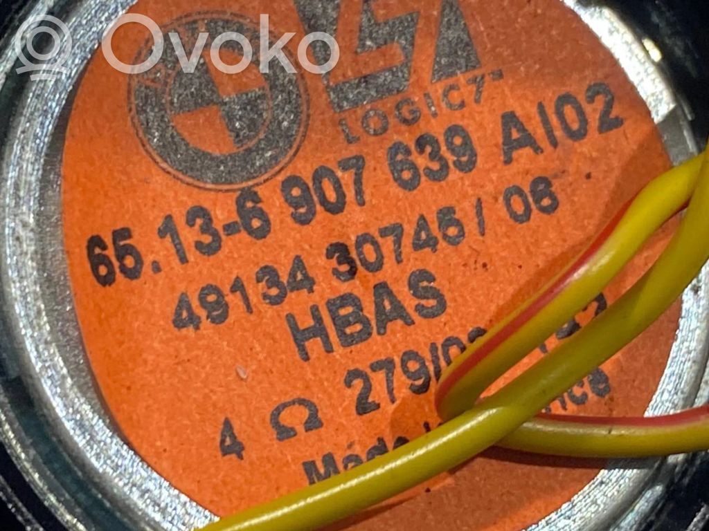 Skaļrunis (-i) pakaļējās durvīs