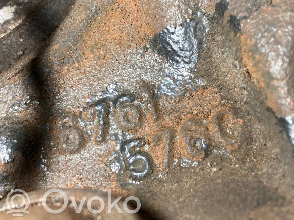 Priekšējā riteņa rumbas vārpstas šarnīrs (stupica, capfa)