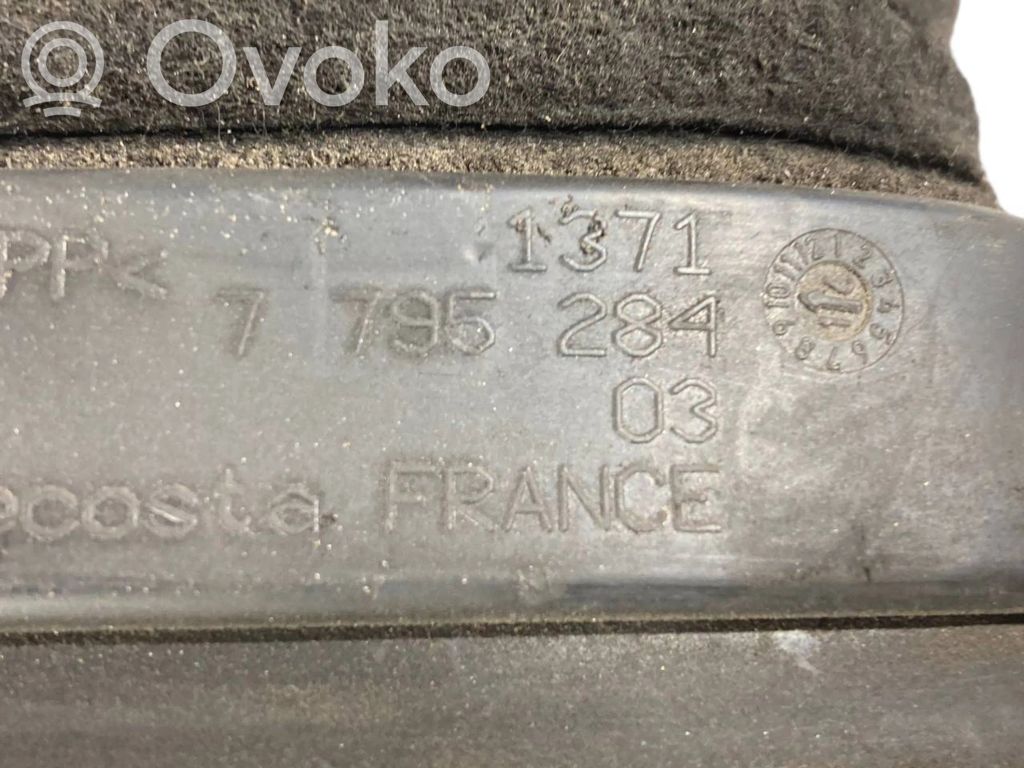 Caurulīte (-es) / šļūtene (-es)