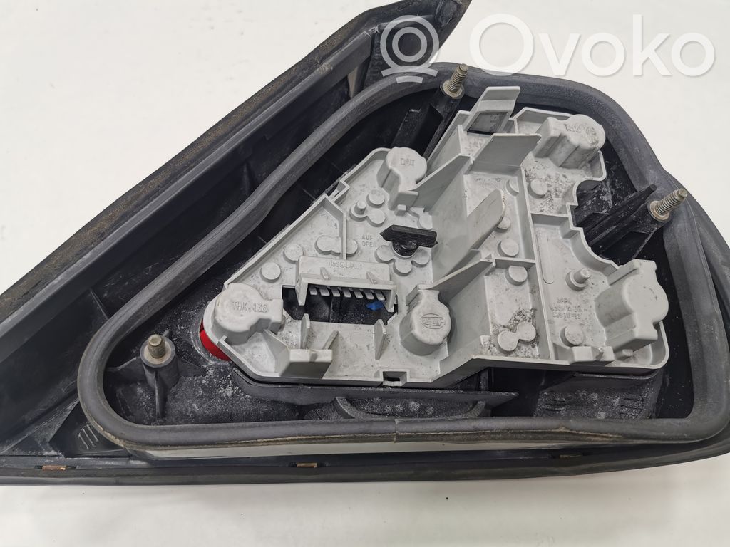 Aizmugurējais lukturis virsbūvē