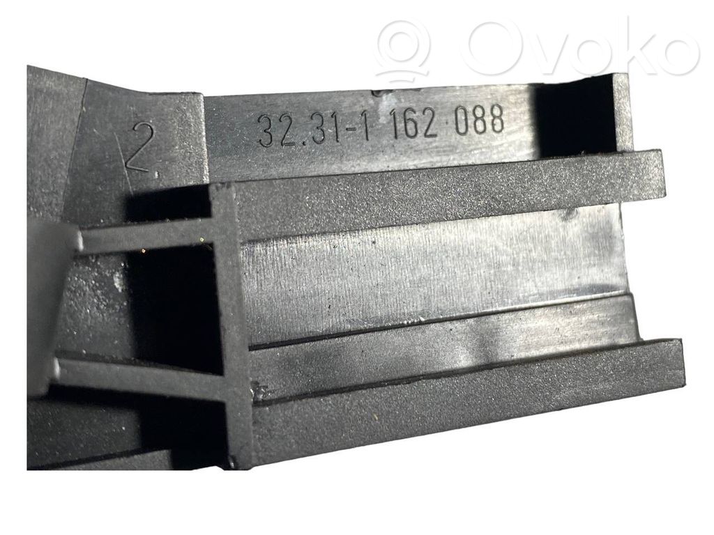 Steering axle trim