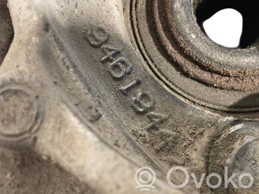 Priekšējā riteņa rumbas vārpstas šarnīrs (stupica, capfa)