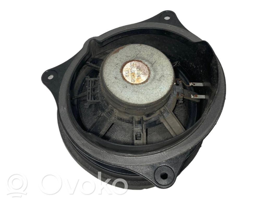 Speaker(s) in the rear door