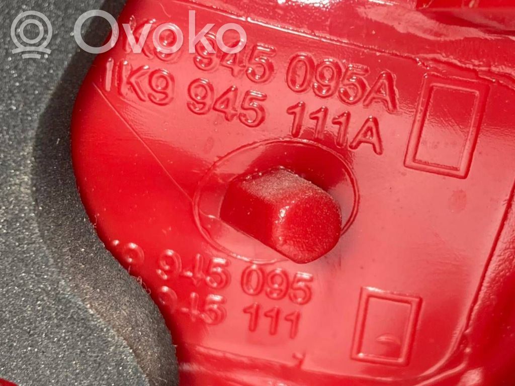 Aizmugurējais lukturis virsbūvē