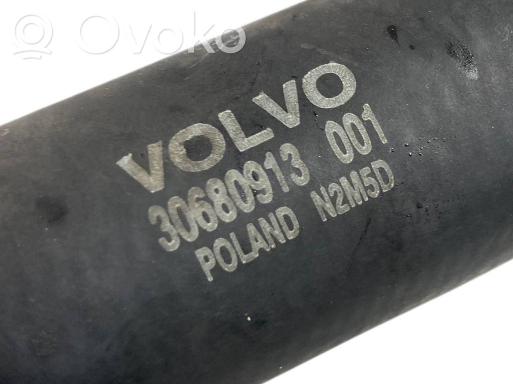 Caurulīte (-es) / šļūtene (-es)