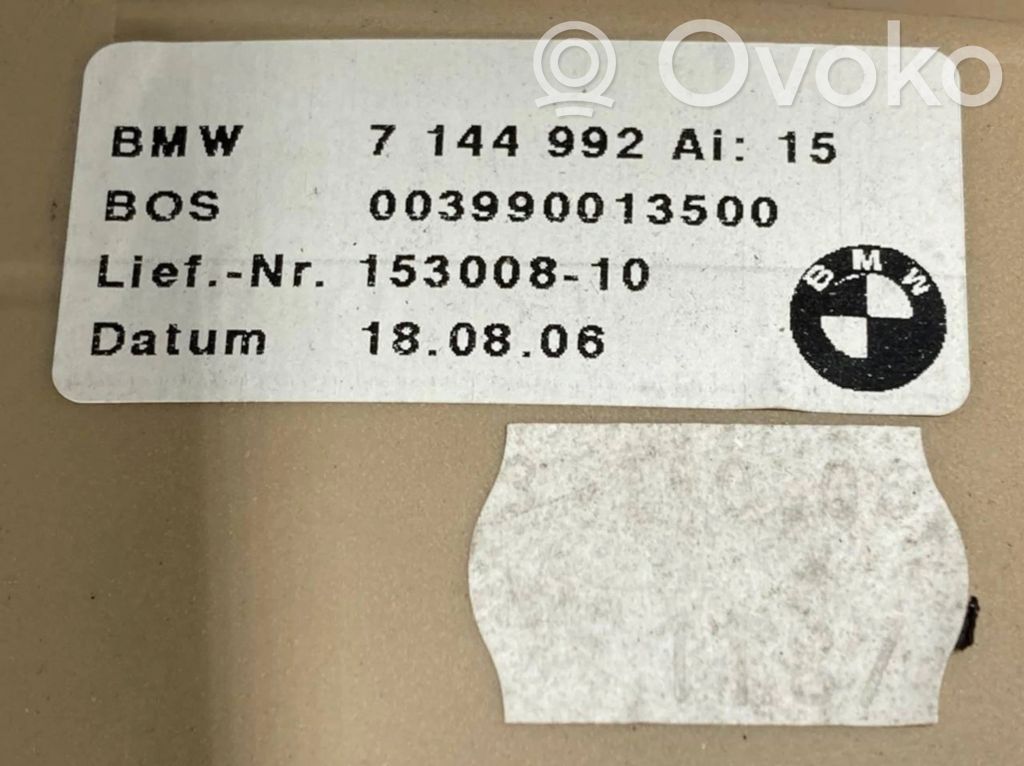 (D) statņa dekoratīvā apdare (augšdaļa)