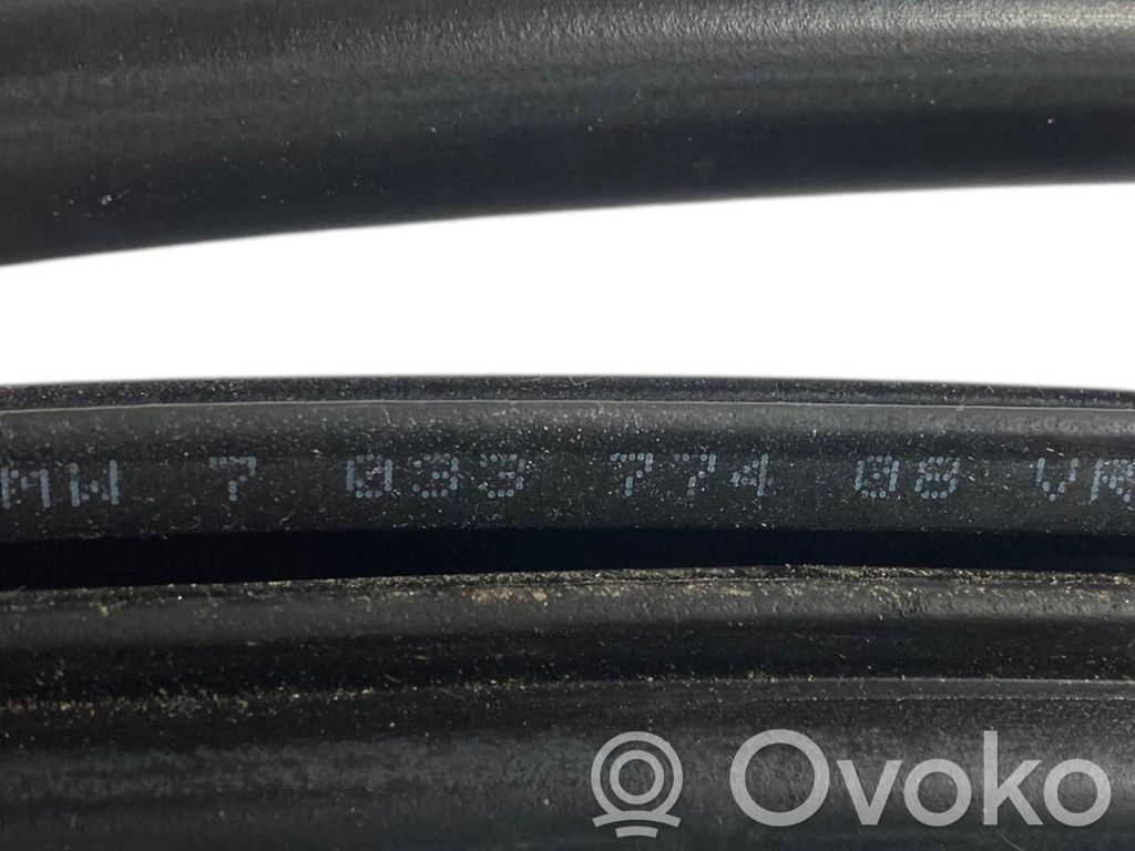 Priekšpusē apdares gumija (virsbūvē)