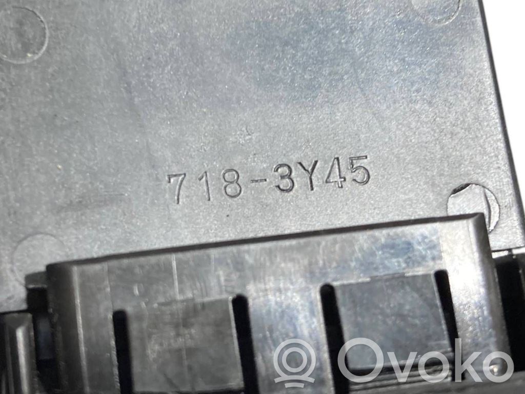 Aizmugures durvju atvēršanas slēdzis