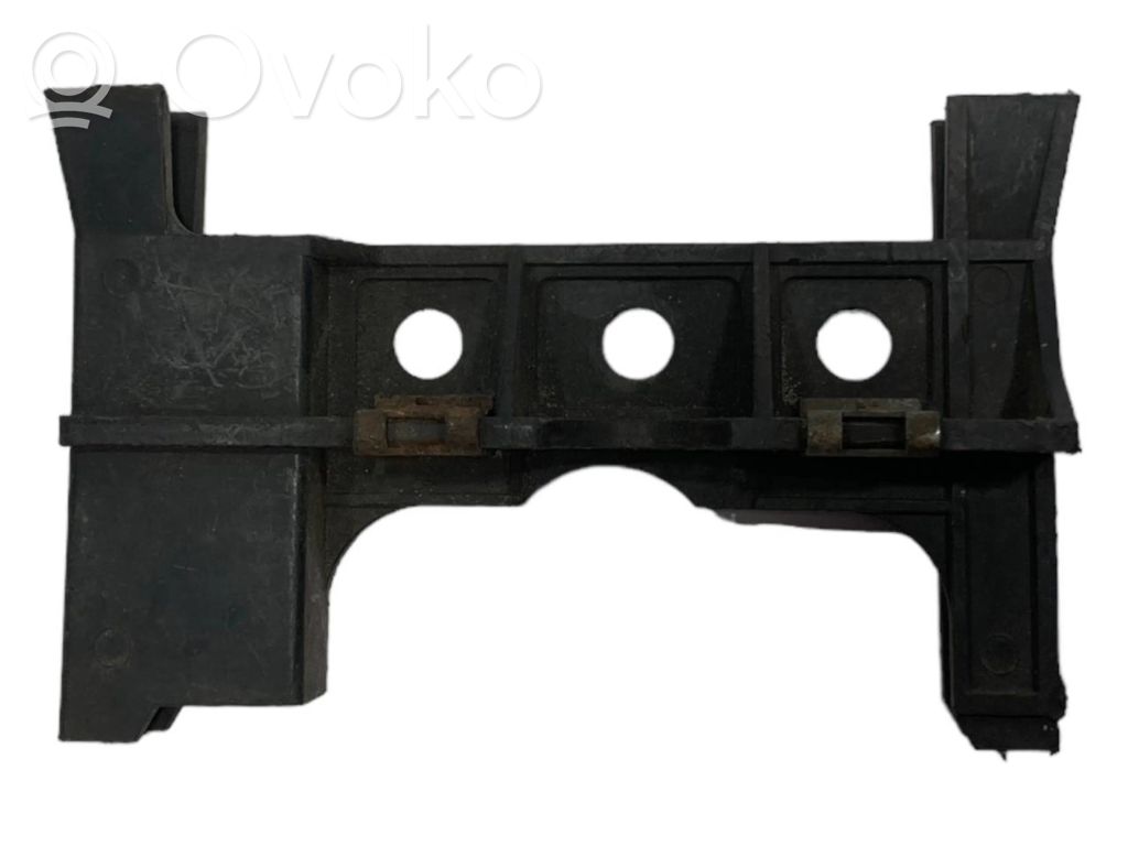 Rear bumper mounting bracket