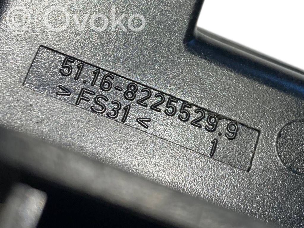 Pelnutrauks (aizmugurē)