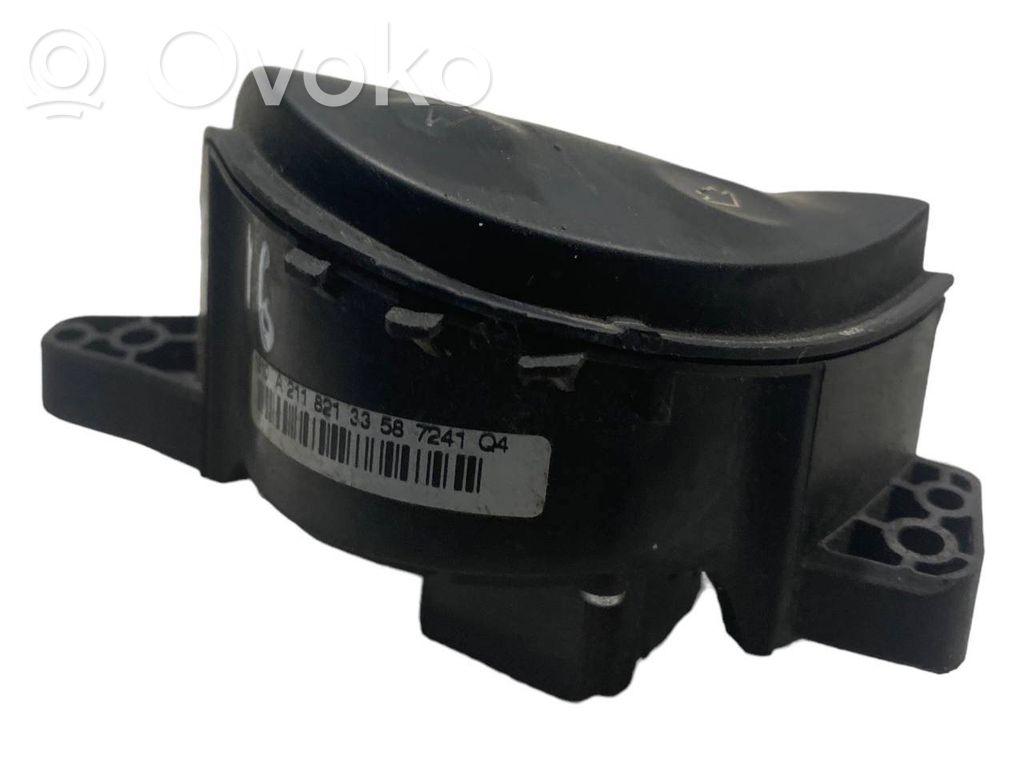 Steering wheel buttons/switches