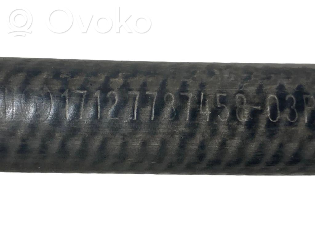 Caurulīte (-es) / šļūtene (-es)