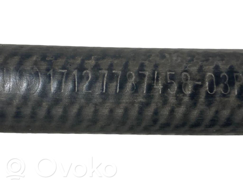 Caurulīte (-es) / šļūtene (-es)