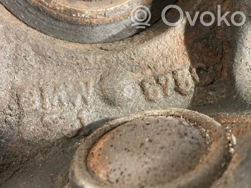 Priekšējā riteņa rumbas vārpstas šarnīrs (stupica, capfa)