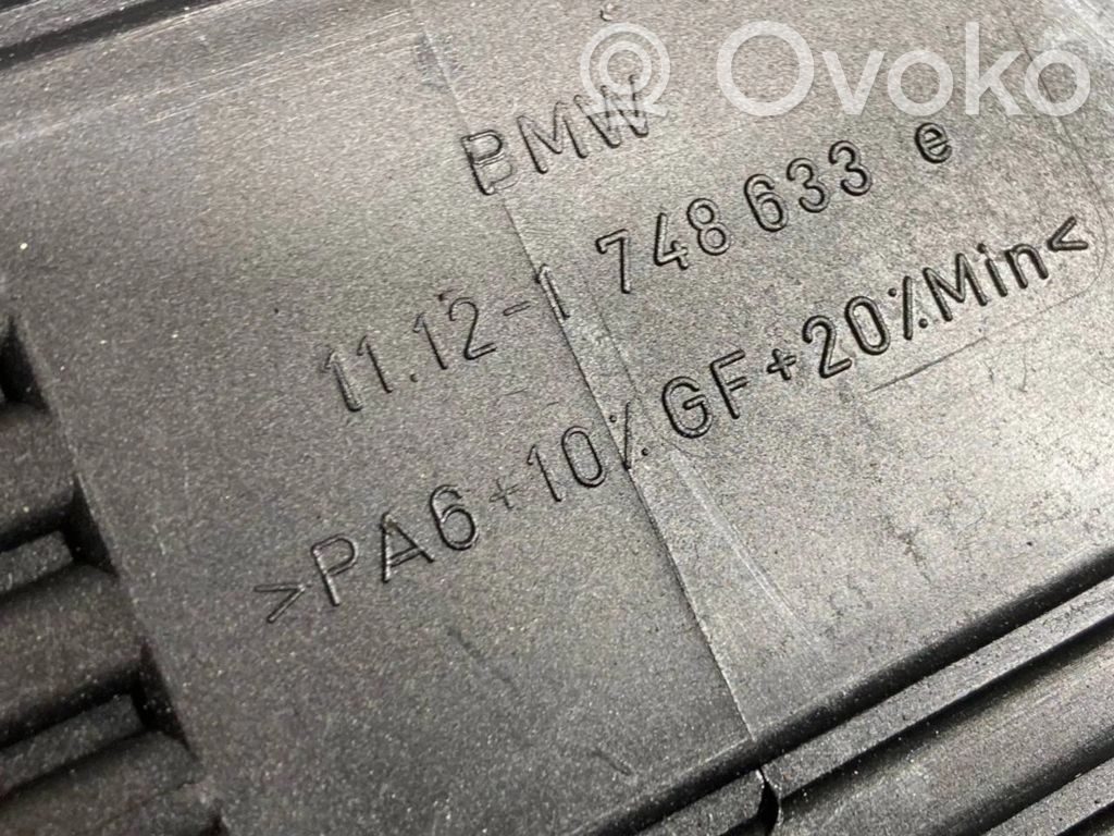 Dzinēja pārsegs (dekoratīva apdare)