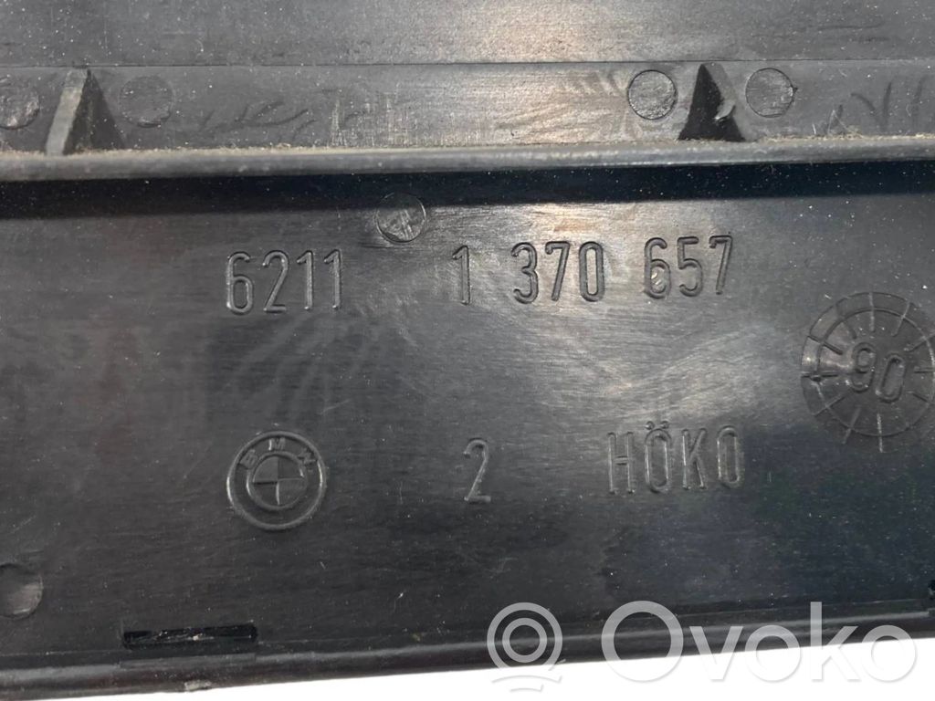 Instrumentu paneļa dekoratīvā apdare