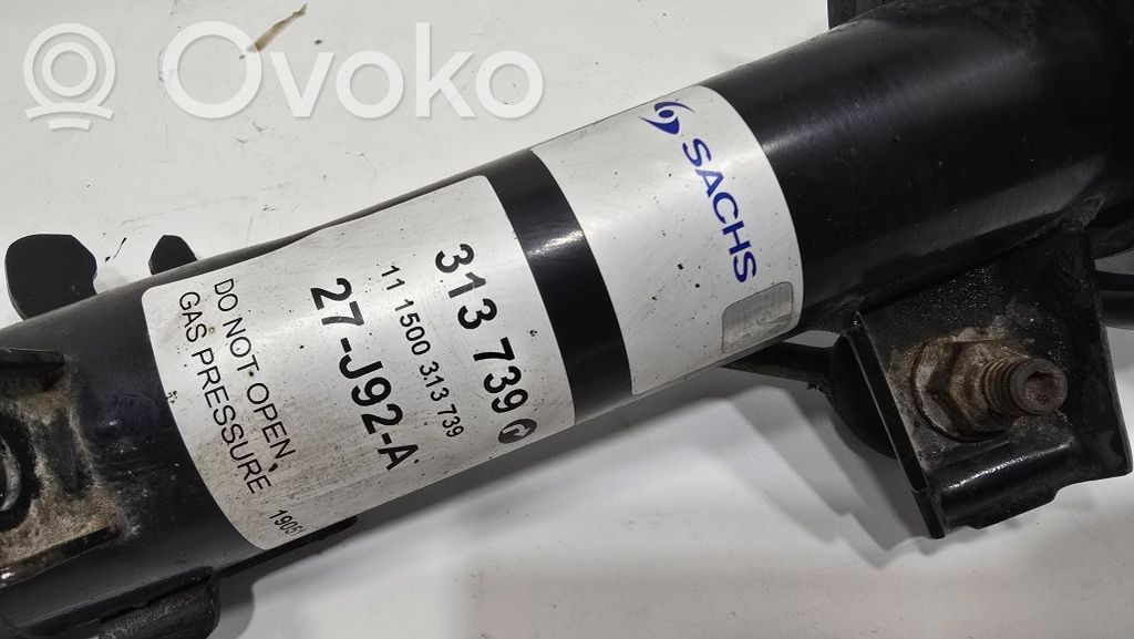 Priekšpusē amortizators ar atsperi