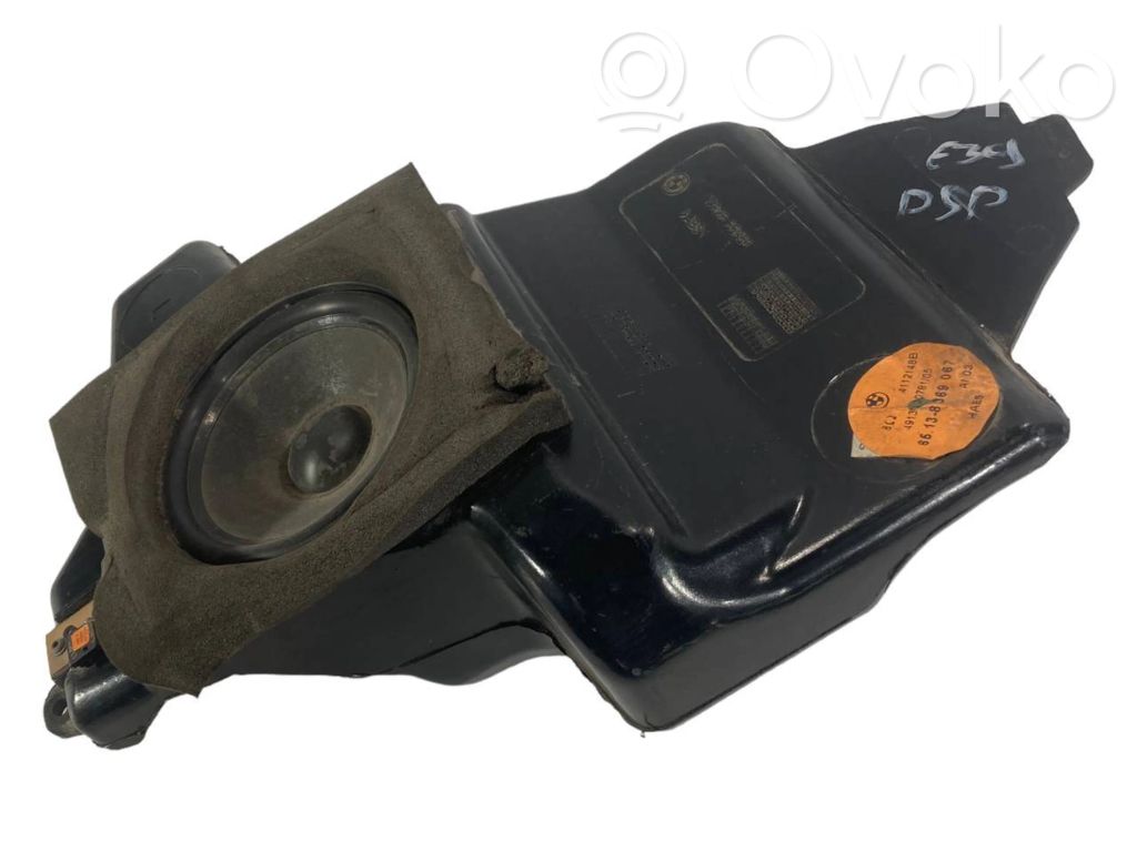 Speaker(s) in the rear door