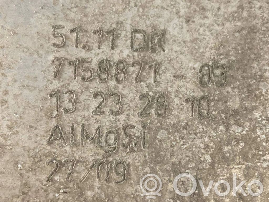 Priekšpusē bampera sija / balka