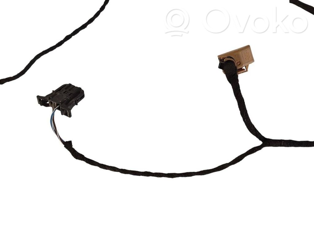 Aizmugurējo durvju vadu instalācija
