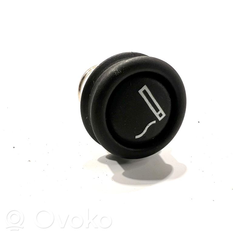 12 V ligzda (priekšā)