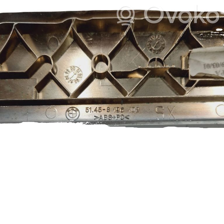 Cita veida salona detaļa