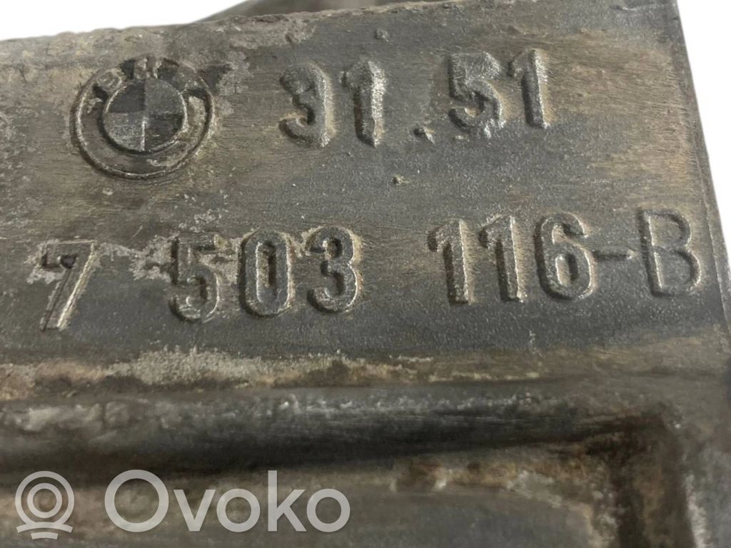 Pusass sakabes gultņa stiprinājums