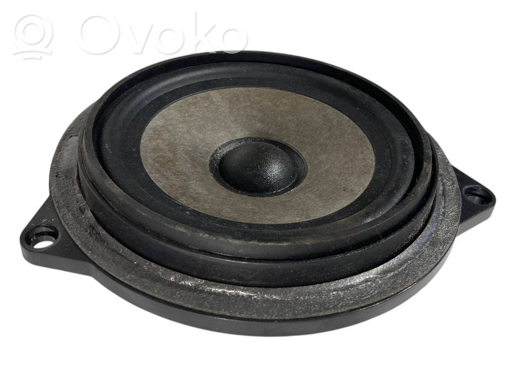 Speaker(s) in front door