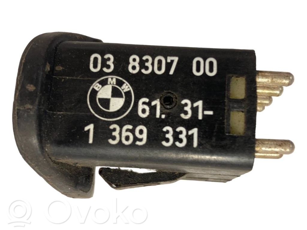 Sānu spoguļu slēdzis