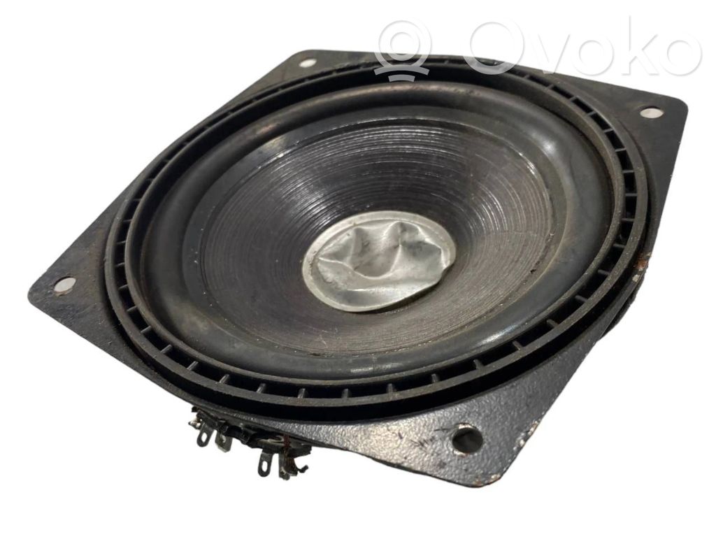Speaker(s) in the rear door