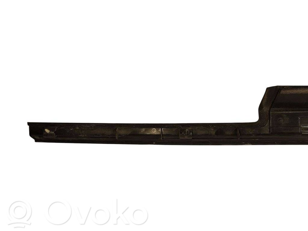 Priekšējā sliekšņa dekoratīvā apdare (iekšējā)