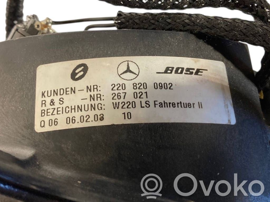 Speaker(s) in front door