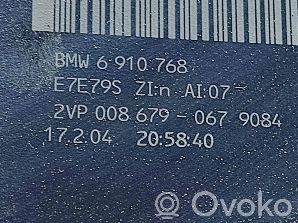 Задний фонарь в кузове