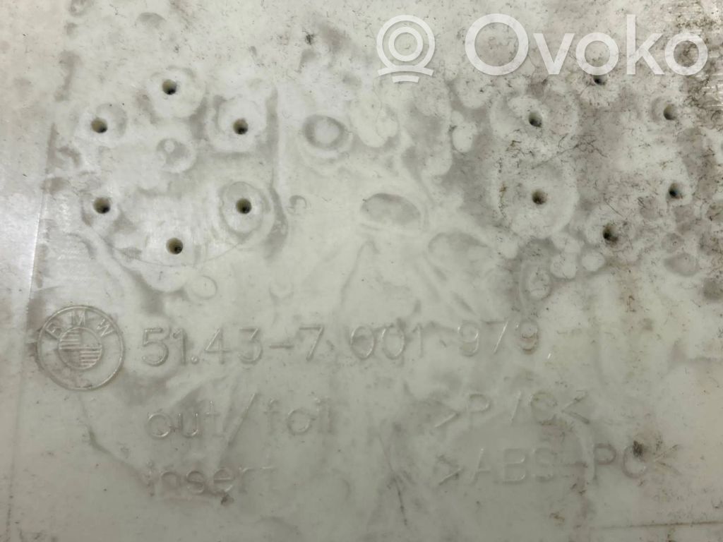 (B) statņa dekoratīvā apdare (augšdaļa)