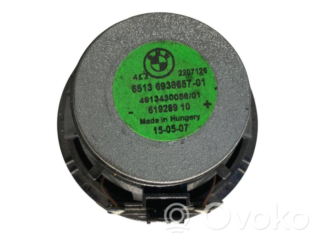 Skaļrunis priekšējā panelī