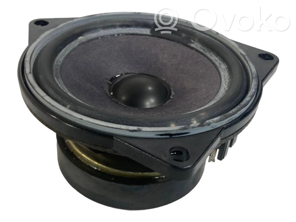 Speaker(s) in the rear window