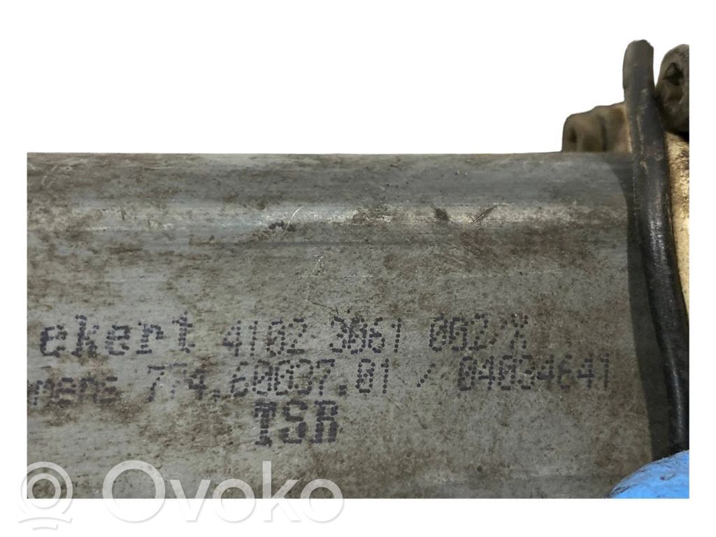 Priekšpusē slēdzene