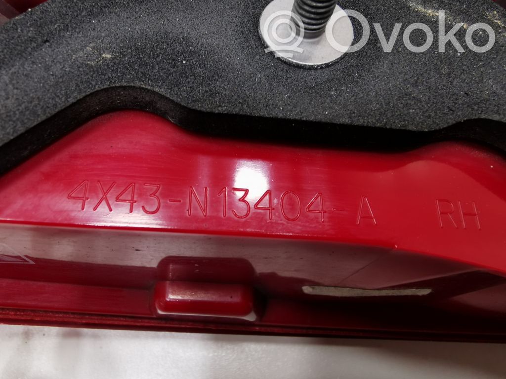 Aizmugurējais lukturis virsbūvē