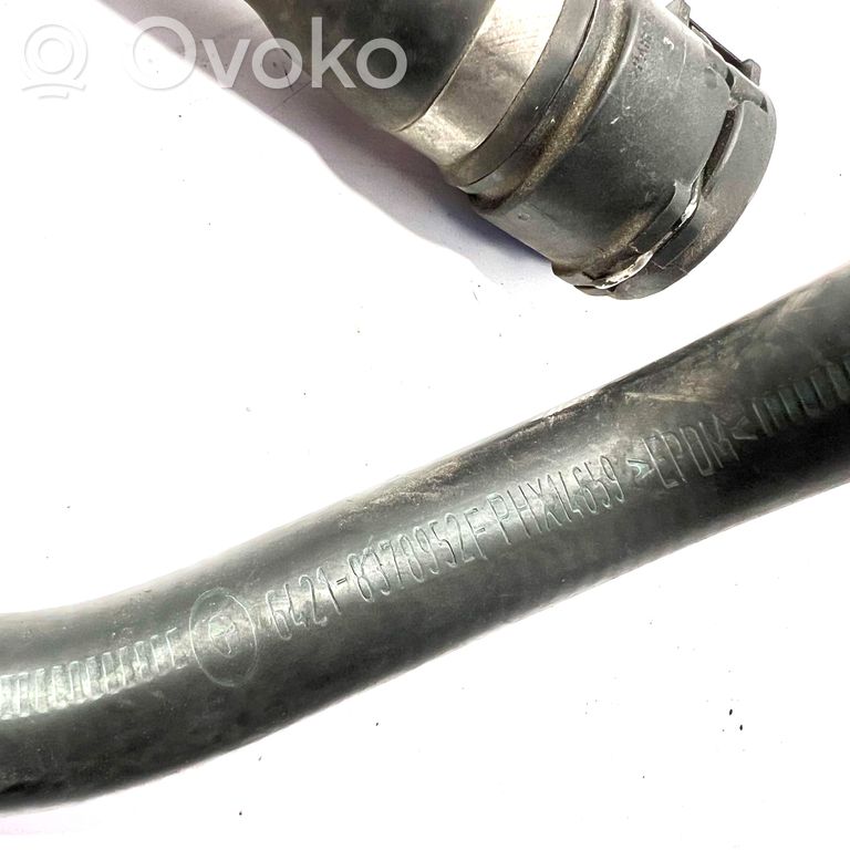 Caurulīte (-es) / šļūtene (-es)