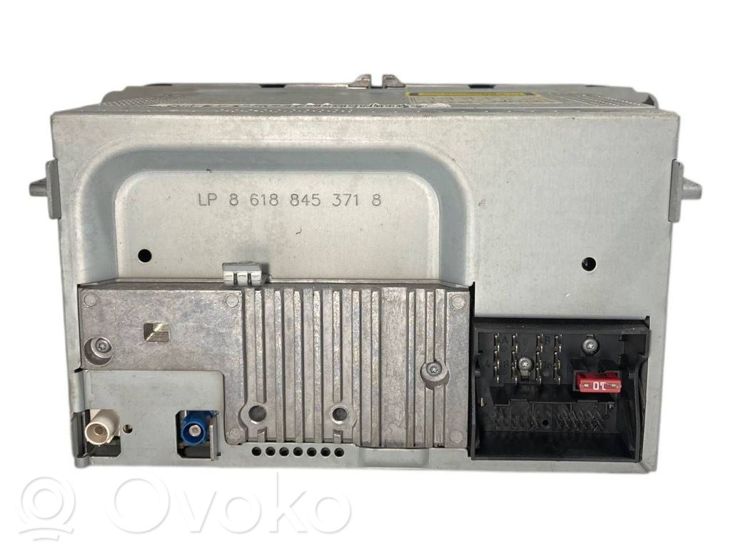 Radio / CD/DVD atskaņotājs / navigācija