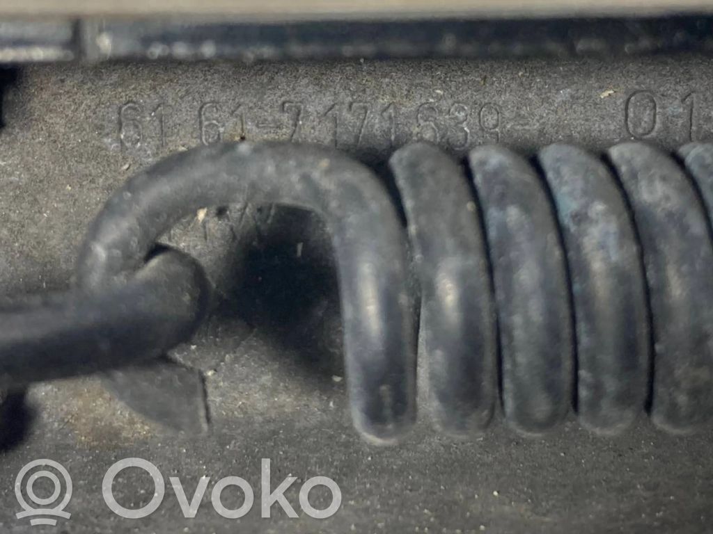 Priekšējā loga tīrītāja kājiņa