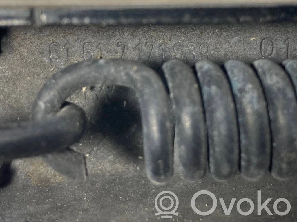 Windshield wiper arm