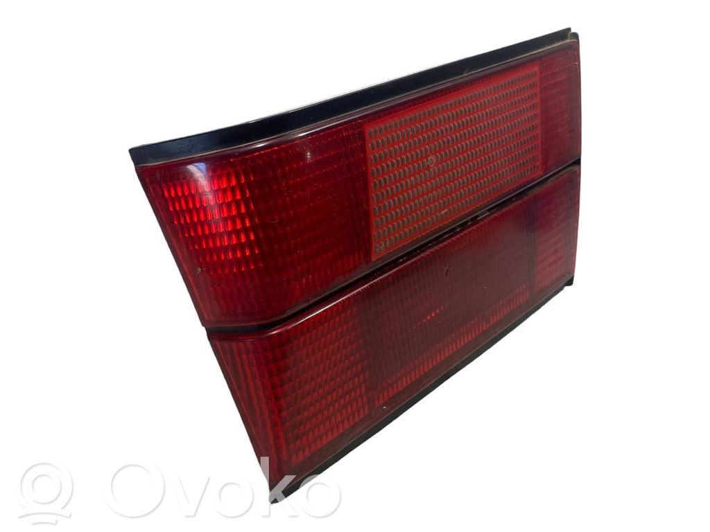 Aizmugurējais lukturis pārsegā