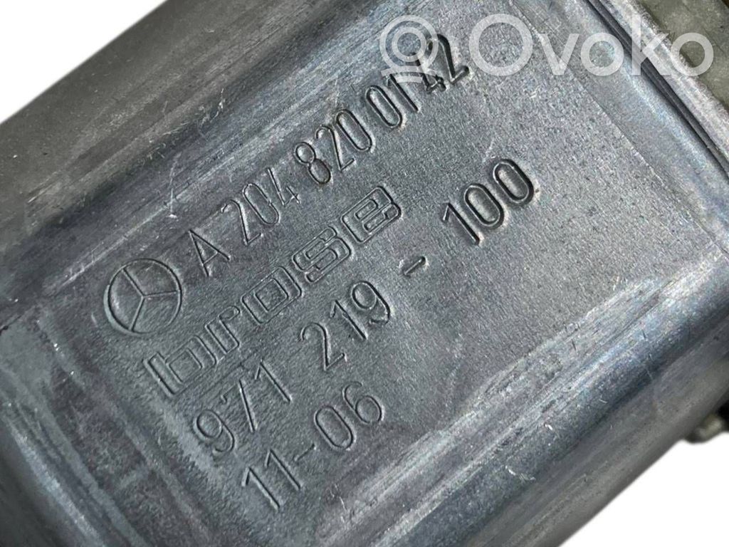 Priekšpusē loga pacēlāja motoriņš