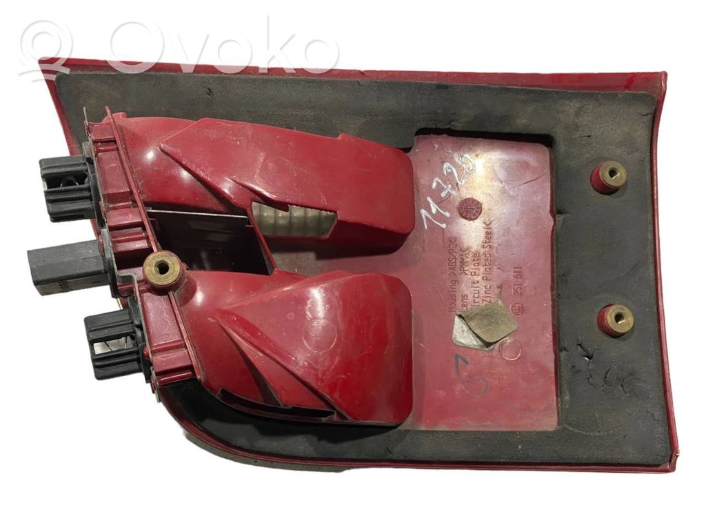 Aizmugurējais lukturis pārsegā