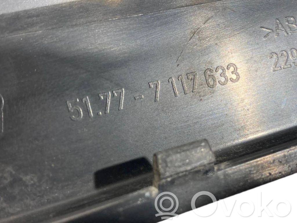 Priekšējā sliekšņa dekoratīvā apdare (iekšējā)