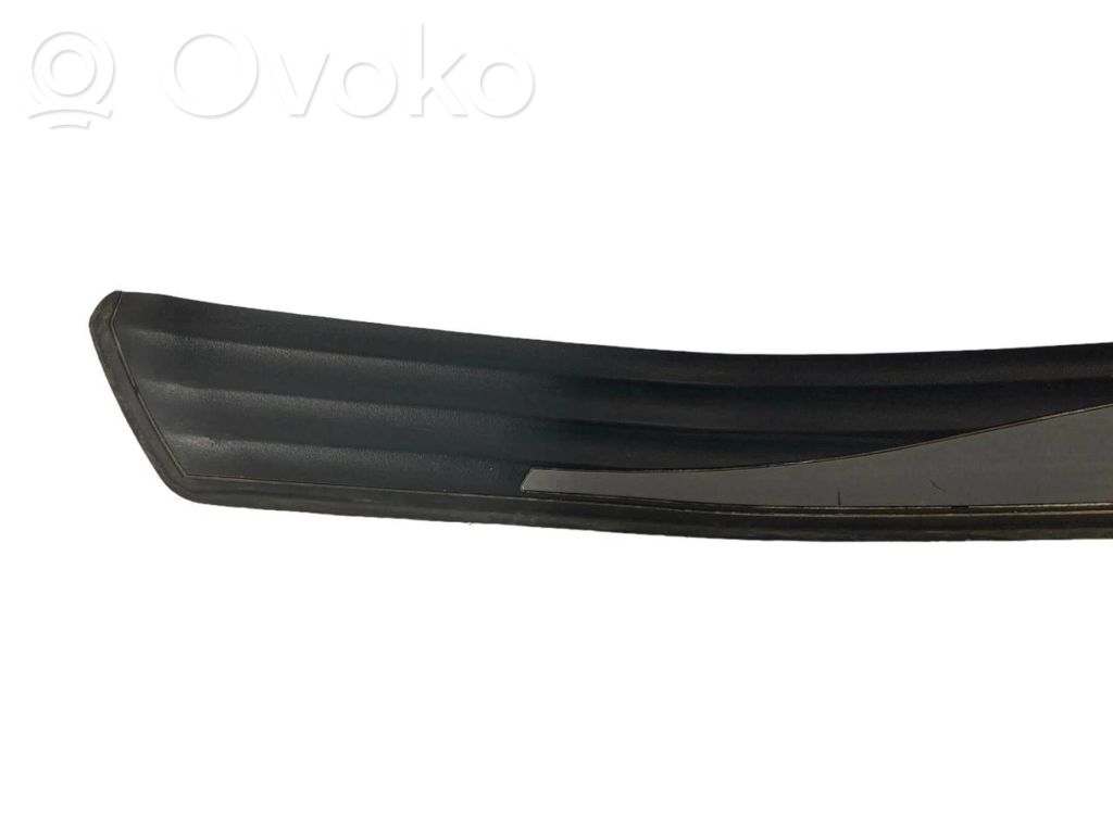 Rear door sill trim (inner)